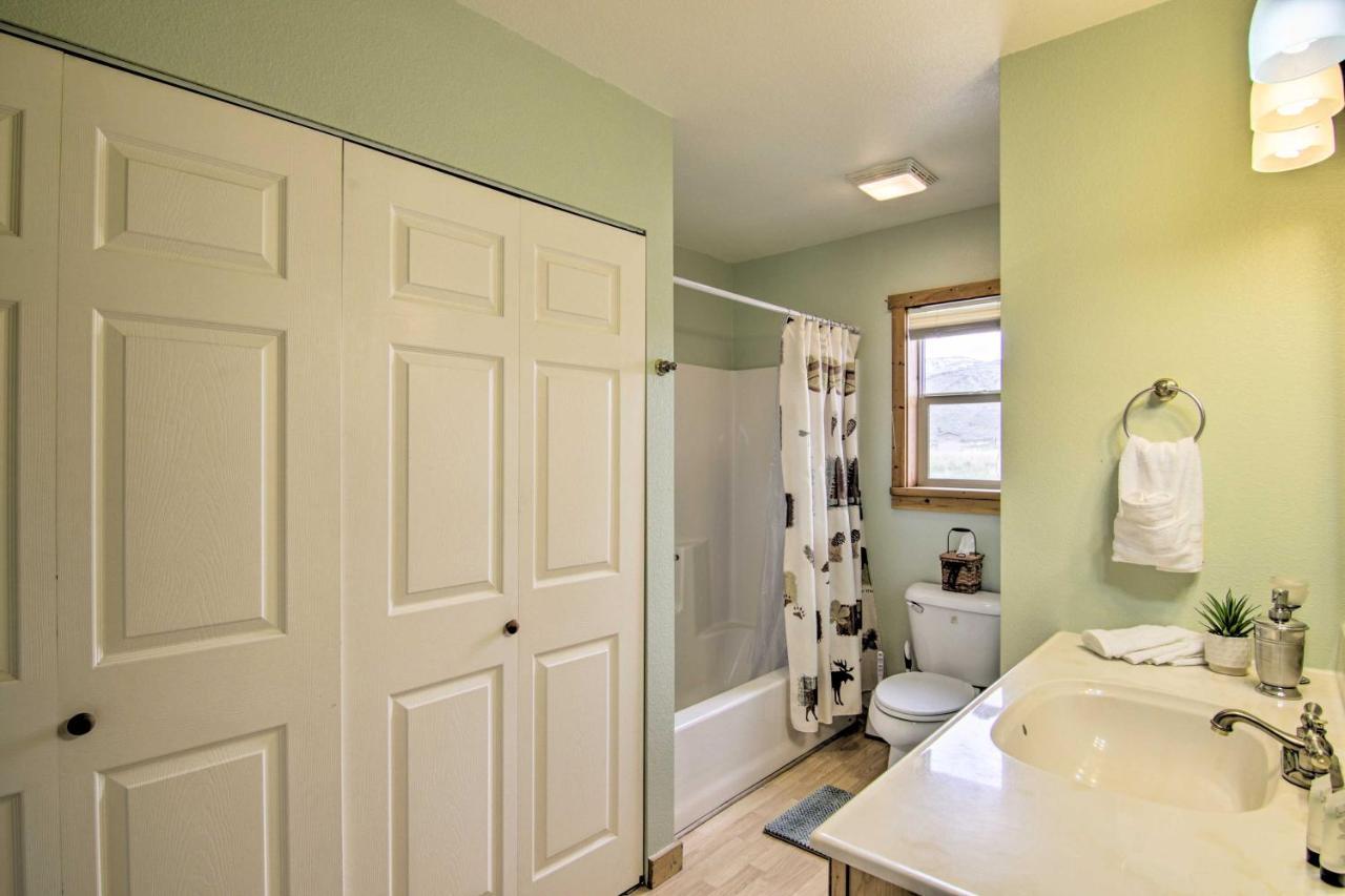 Airy Emigrant Townhome With Sweeping Mtn Views! Экстерьер фото